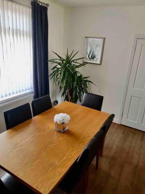 Coniston House Lancaster 3 Bedrooms Parking And Garden Exterior photo